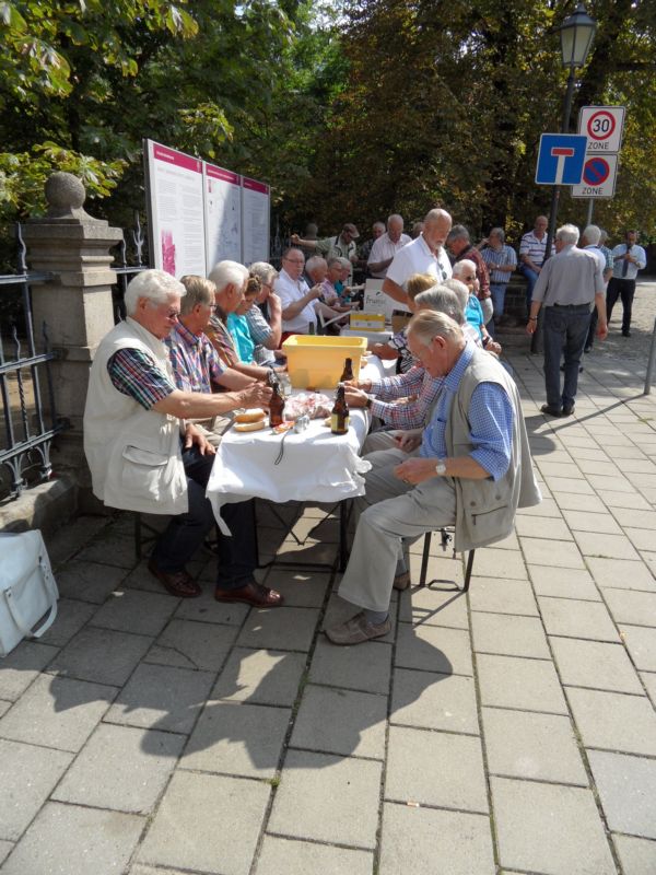 das traditionelle Picknick im Freien